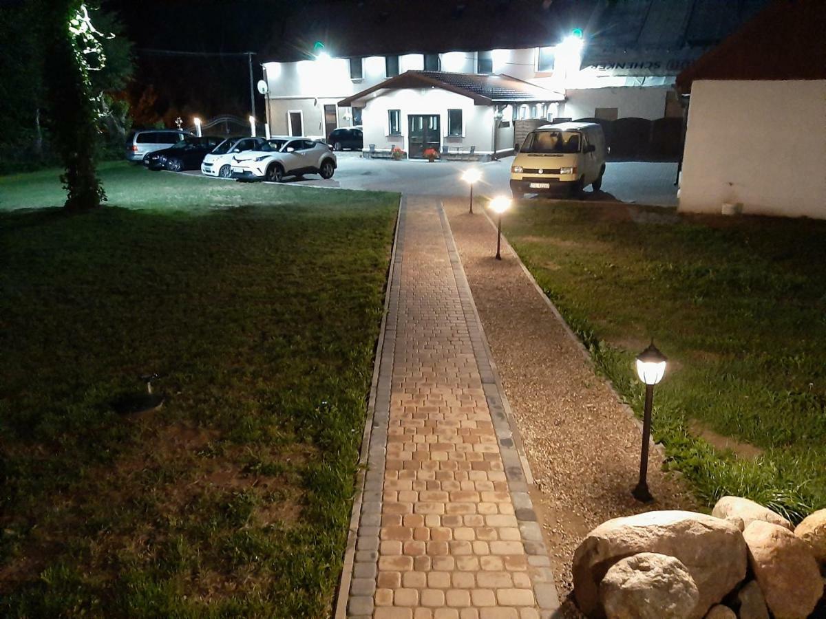 Zajazd Zamkowy - Schlossgasthof Krag Extérieur photo